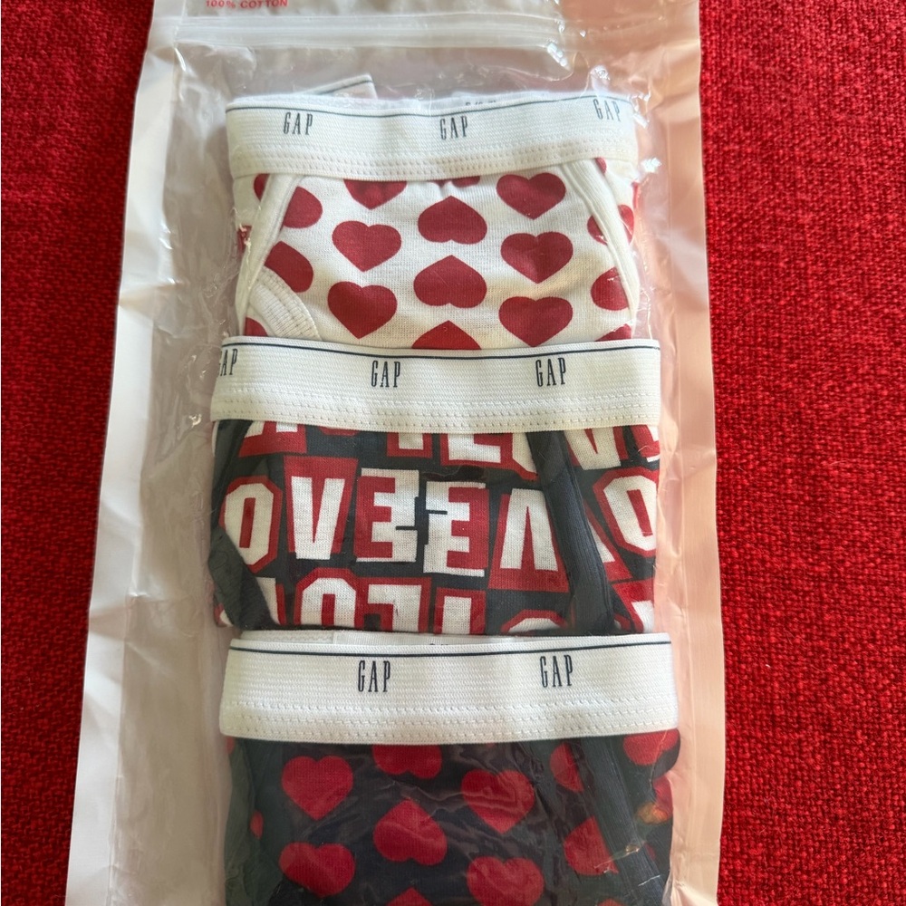 GAP Valentine’s Day Boys underwear size 6-7 Heart Pattern
